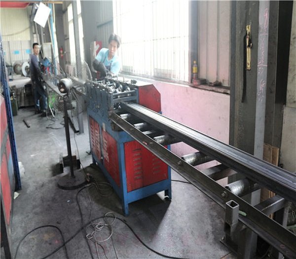 仓库货架横梁辊轧机
